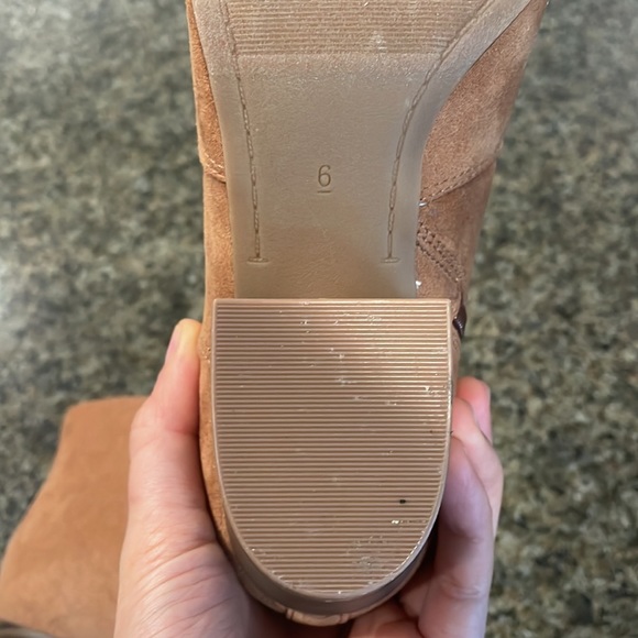 Old Navy Suede Ankle boots Size 6 Never worn - Picture 3 of 3